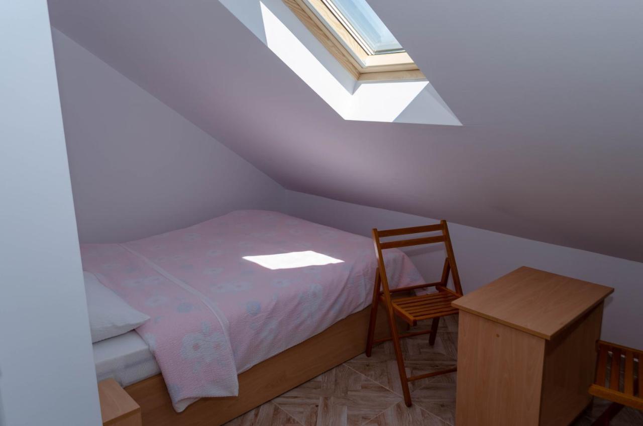Apartamento Mansarda Mica Cu Baie Proprie Cluj-Napoca Exterior foto