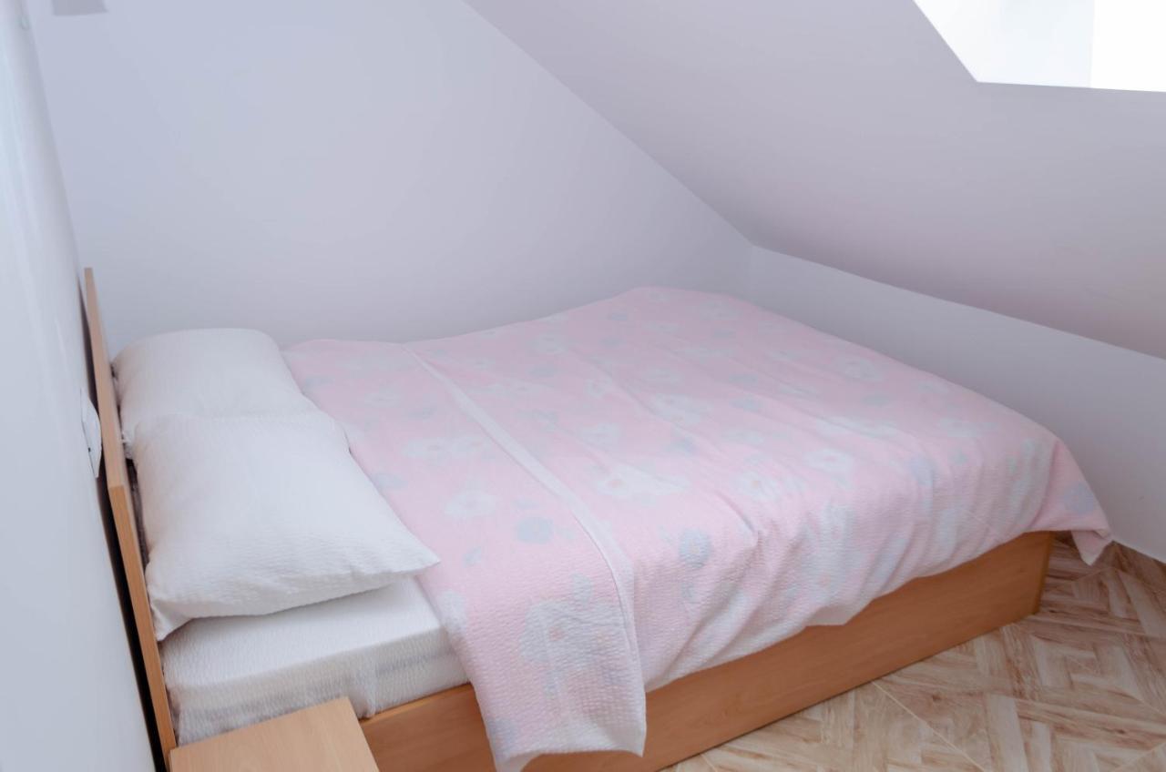 Apartamento Mansarda Mica Cu Baie Proprie Cluj-Napoca Exterior foto